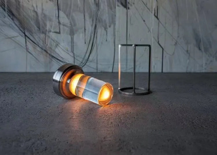 Luminária Recarregável em Alumínio e Cristal